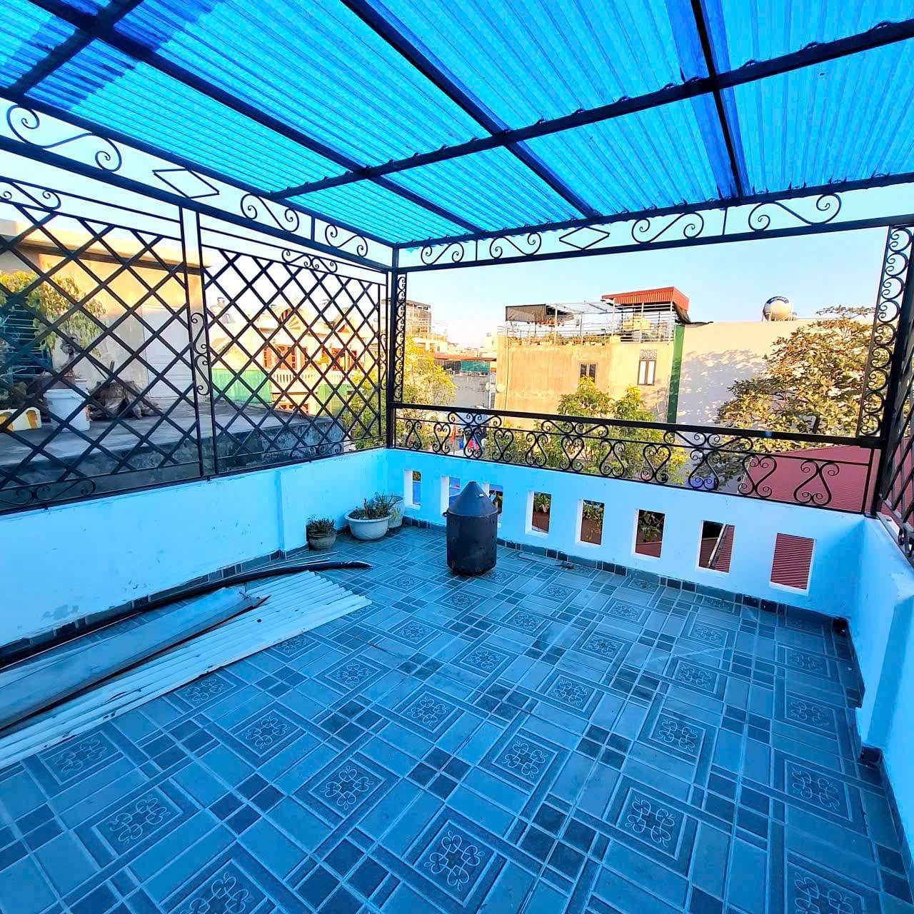 Nhà chân cầu Niệm