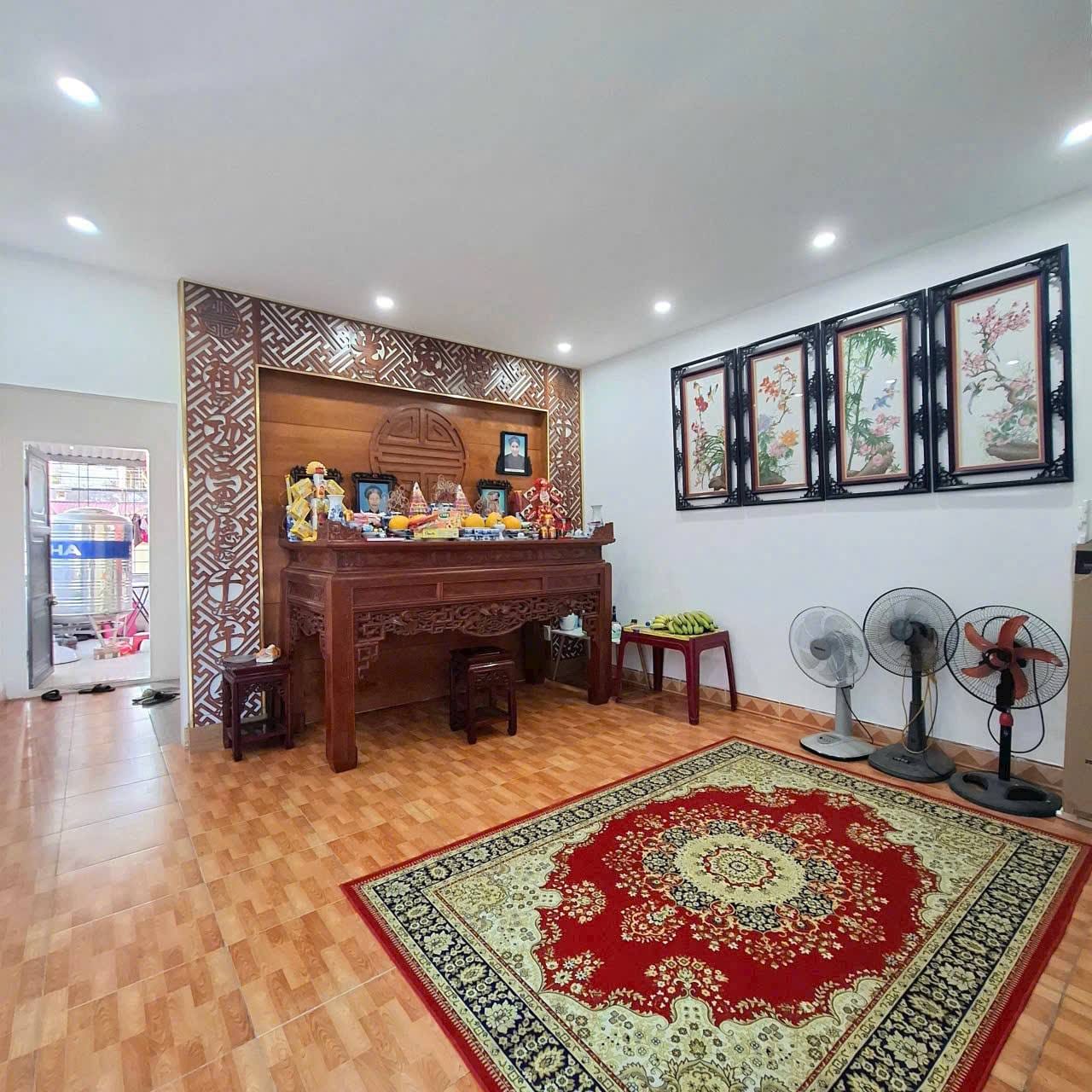 Nhà chân cầu Niệm