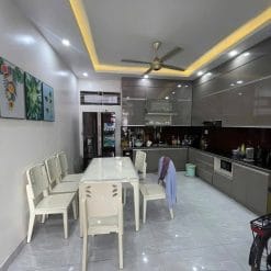 Nhà mặt đường Lán Bè